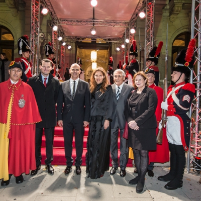 Pierre Maudet (State Councillor), with Alain Berset (Federal Councillor), Anja Wyden Guelpa (State chancellor), Carlo Lamprecht (President of the Foundation of the GPHG) and Esther Alder (Mayor of the City of Geneva) 