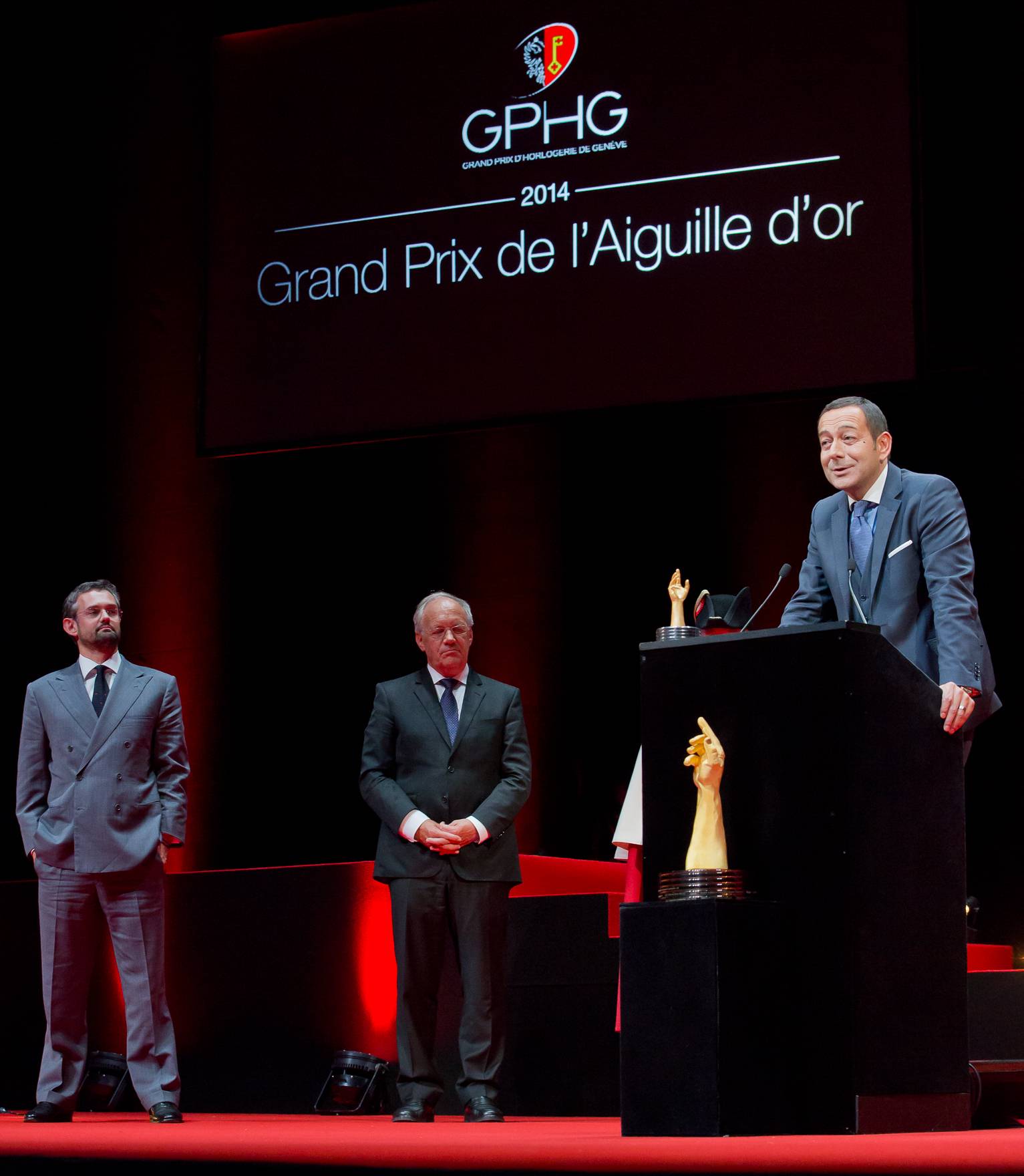Stefano Macaluso (jury member and Product director of Girard-Perregaux), Johann Schneider-Ammann (Federal councillor) and Jean-Charles Zufferey (Vice-president of Breguet, winner of the « Aiguille d’Or » Grand Prix 2014)