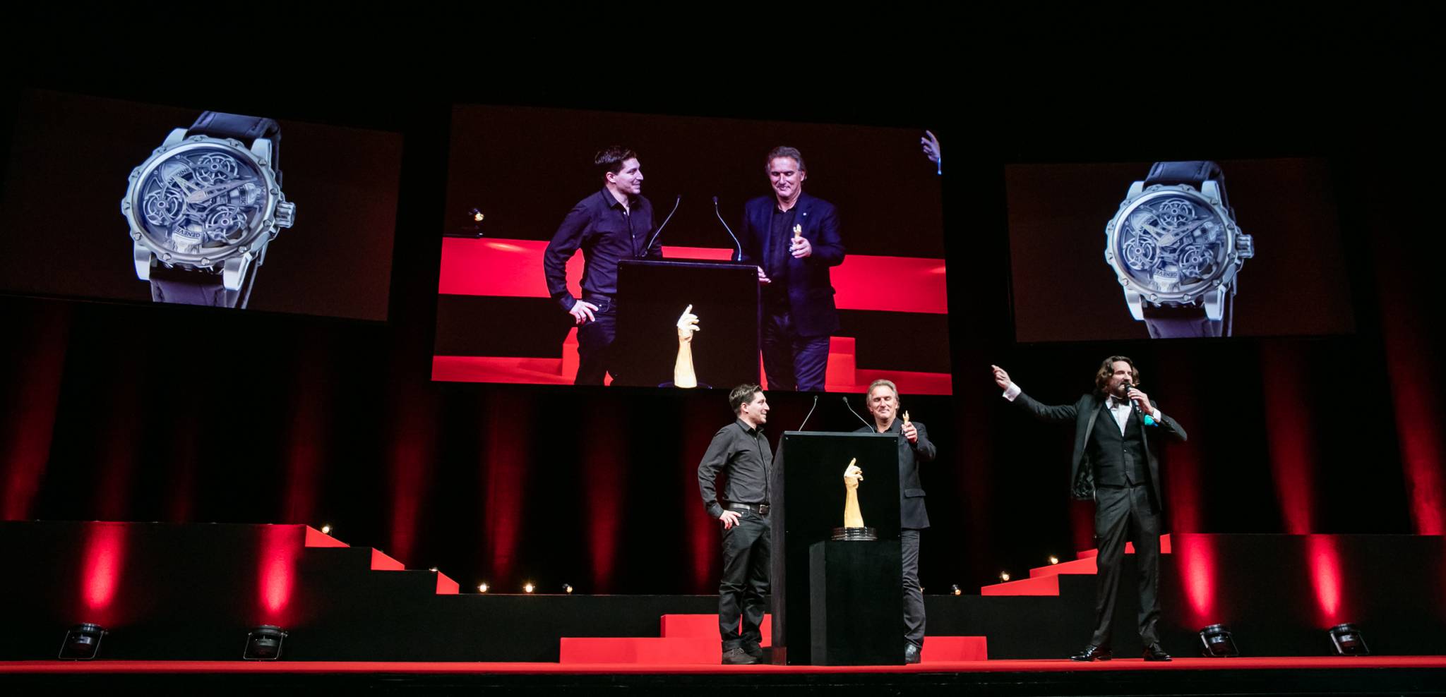 Antoine and Florian Preziuso (Founder of Antoine Preziuso and his son, winner of the Innovation Watch Prize 2015), with Frédéric Beigbeder (MC)